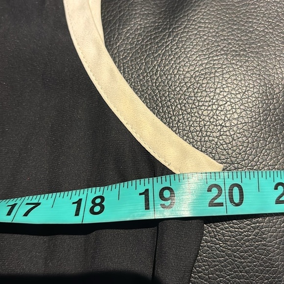 MEXX cosmopolitan pleated sleeveless blouse. Medium/ large - Picture 10 of 12